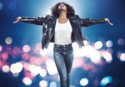 La comédie musicale biographique sur Whitney Houston a reçu sa première bande-annonce "Je veux danser avec quelqu'un"
